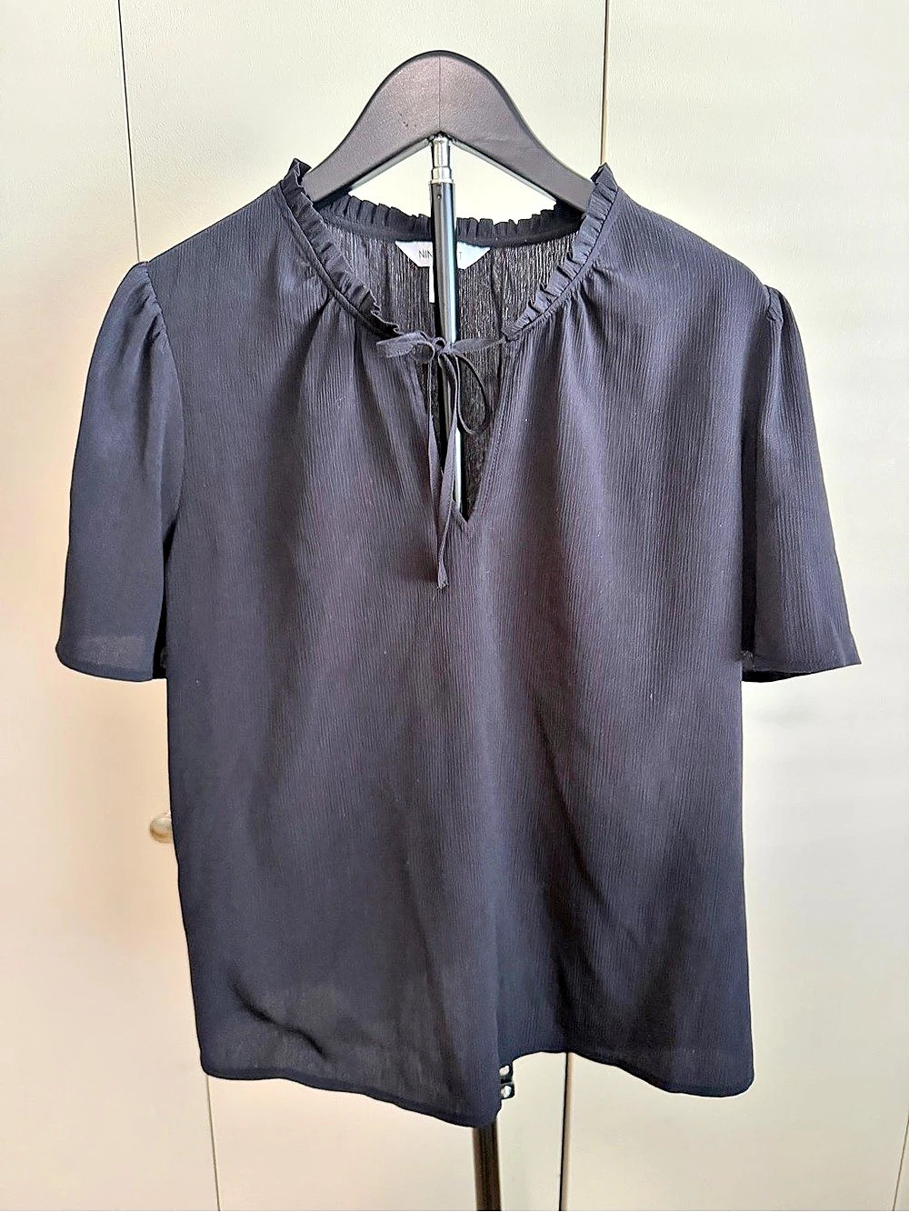 NINE WEST Short Sleeve Blouse in Black Size Large Like New